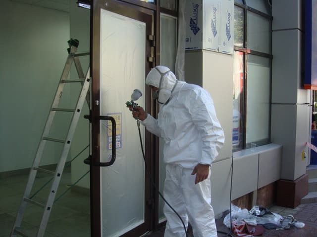 Перекраска алюминиевых дверей Энамеру